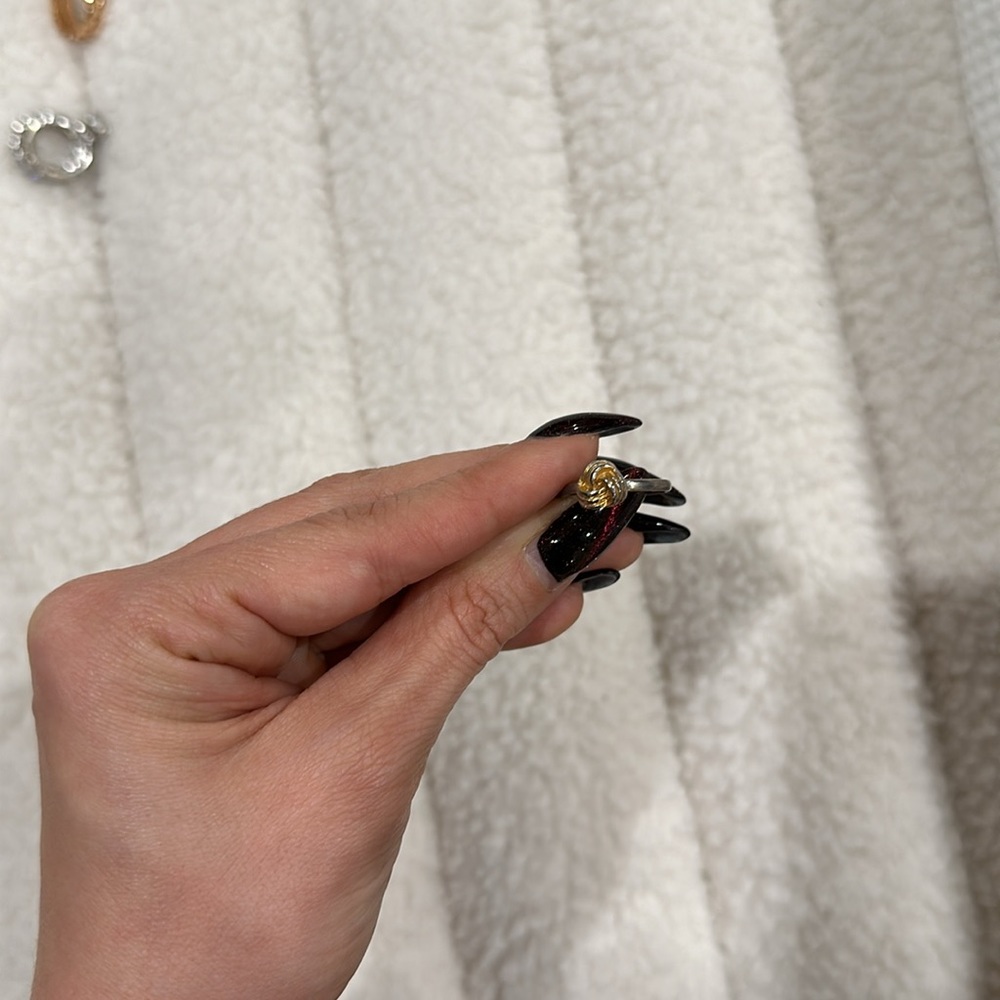 Adjustable gold ring - Picture 3 of 3